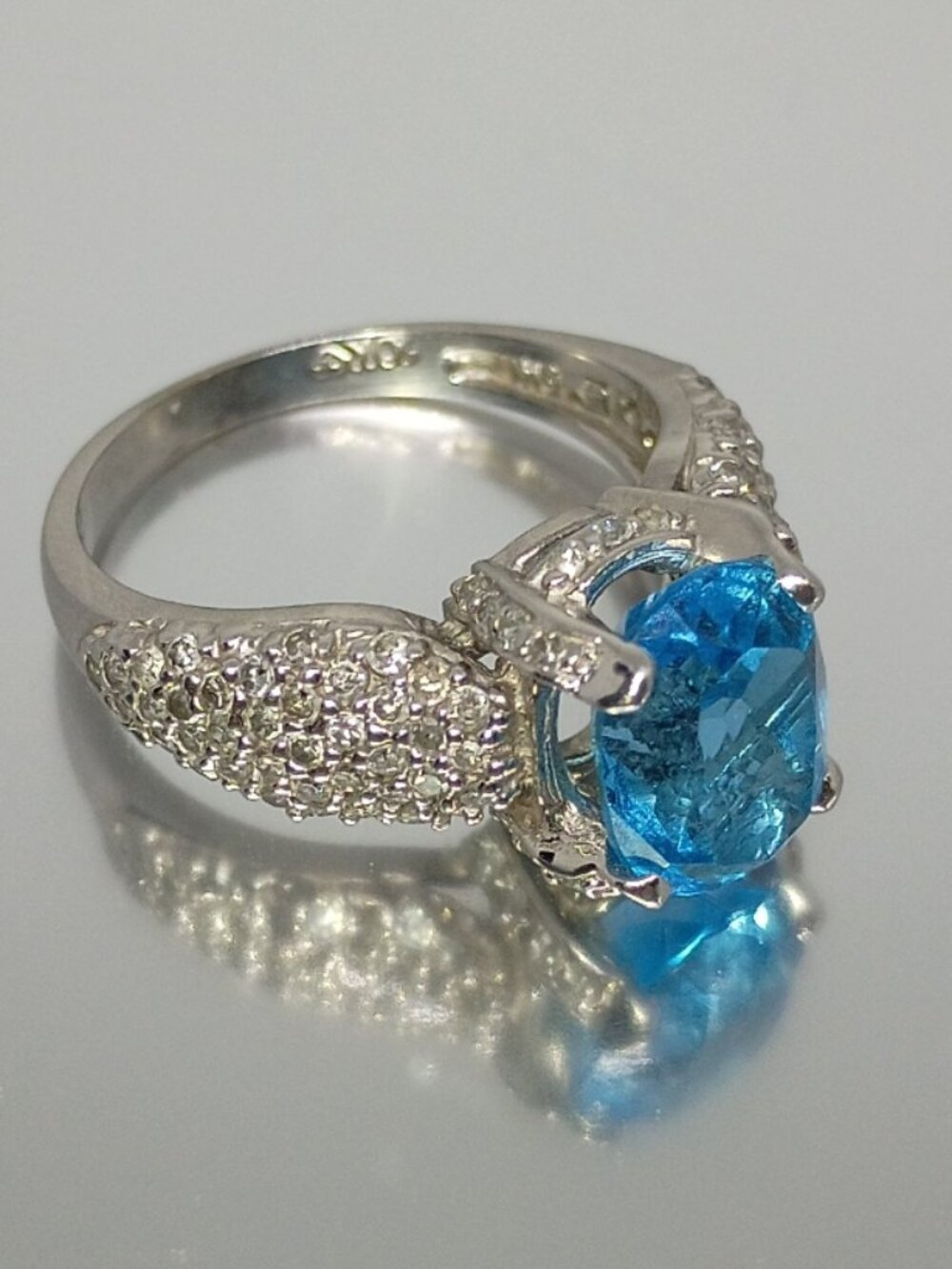 10Kt White Gold Blue Topaz & Diamond Ring